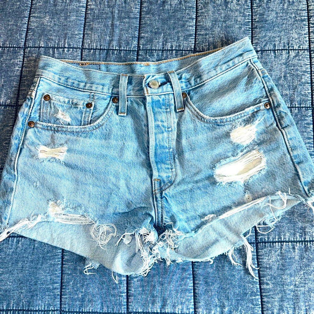 Levi's 501  denim Shorts size 26